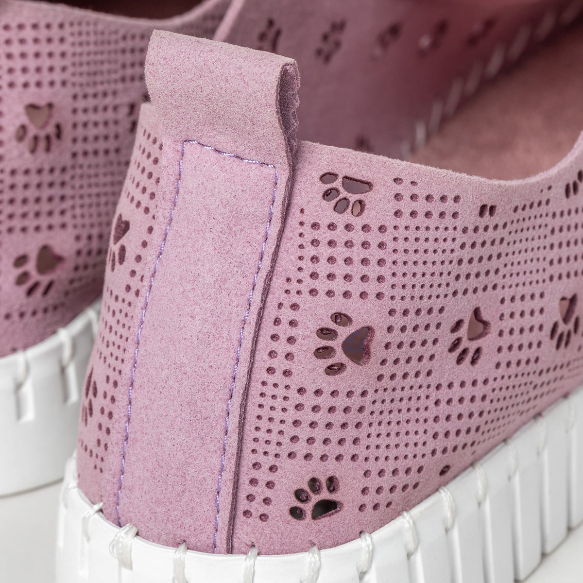 Cut-Out Paw Print Casual Sneakers